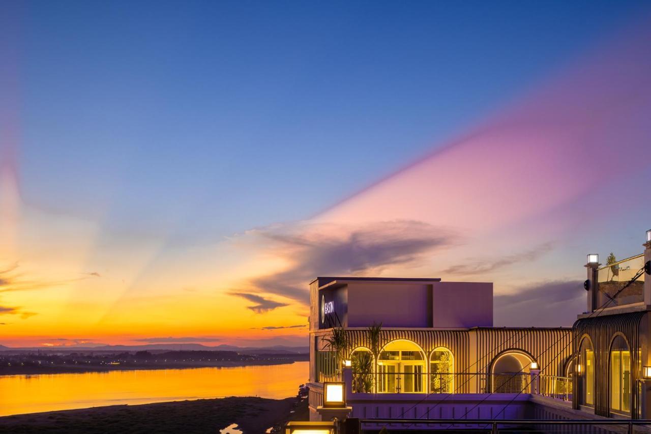 Eastin Hotel Vientiane Exterior photo